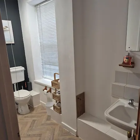 Lovely Cosy 2 In Shared Flat - *