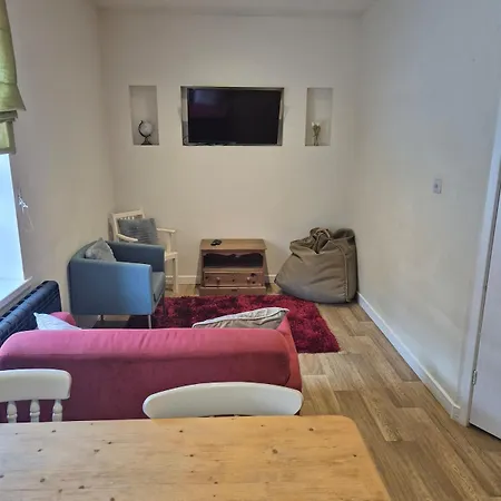 Lovely Cosy 2 In Shared Flat - *